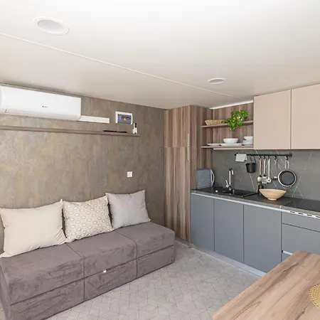 2 Bedroom Gorgeous In Holiday home