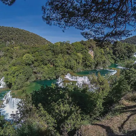 2 Bedroom Gorgeous In * ברודאריצה