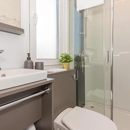 2 Bedroom Gorgeous In Hébergement de vacances *