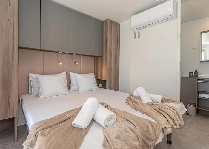 2 Bedroom Gorgeous In *